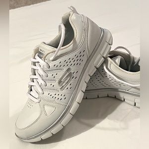 Women’s Skechers Light Weight, Air Cooled Memory Foam Insole, White, Size 8